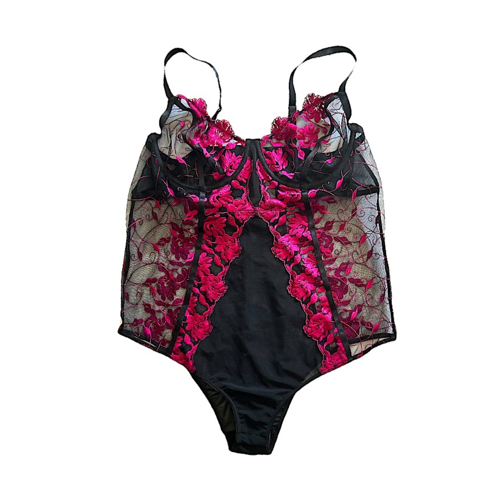 Torrid TWO TONE FLORAL FUCHSIA EMBROIDERED MESH BODYSUIT Size 2X - Picture 13 of 14